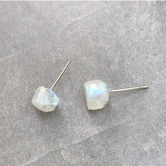 💋 2 for $20/ Raw Moonstone Gemstone Crystal Studs - Picture 8 of 9